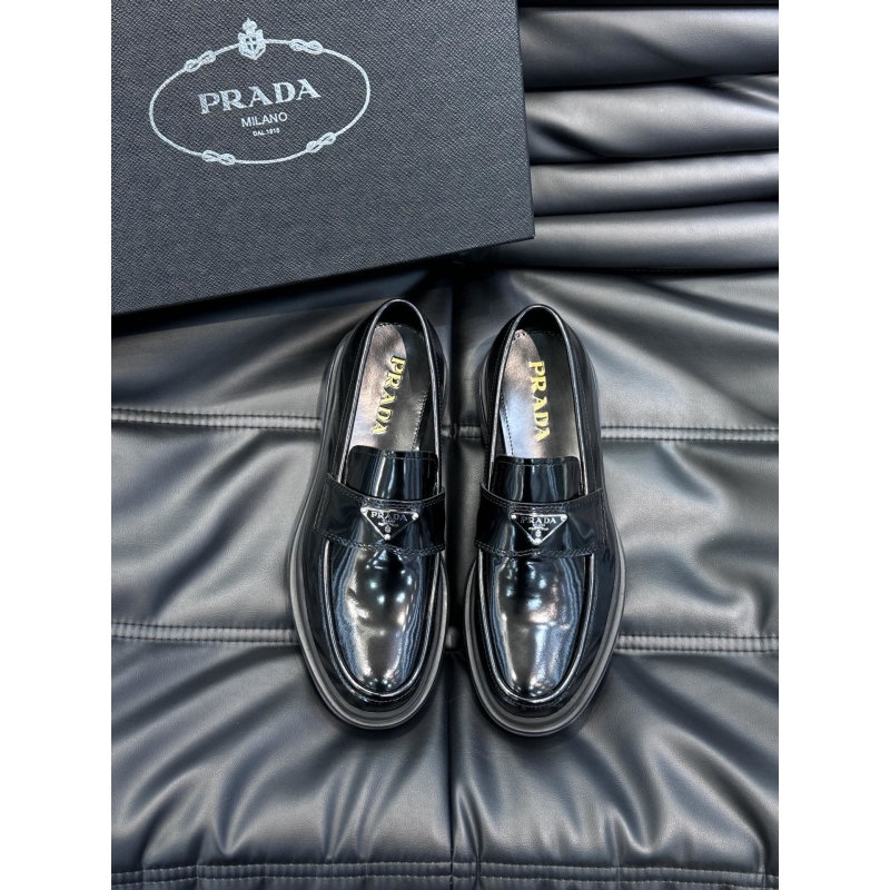 Pra*a leather shoes